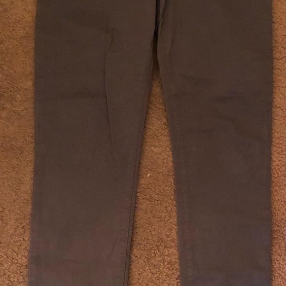 Wilfred Free grey skinny pants. Size 2. 97% cotton 2% spandex. - Picture 2 of 5